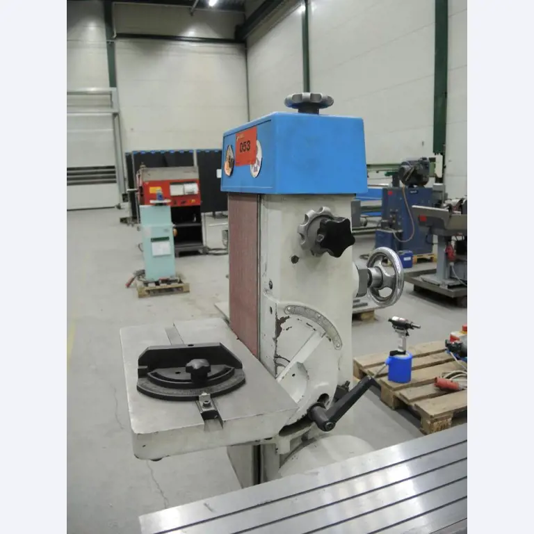 Chapas metálicas e máquinas para trabalhar metais<br><font size="2">Colaboração com Hilco Industrial Acquisitions bv</font><br><img src="/images/hil.png"><br>-6