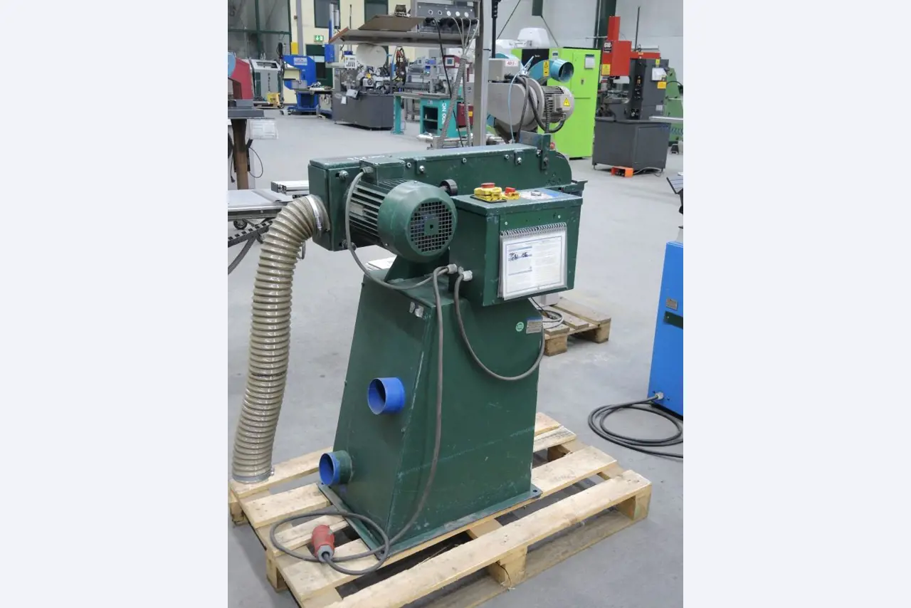 Chapas metálicas e máquinas para trabalhar metais<br><font size="2">Colaboração com Hilco Industrial Acquisitions bv</font><br><img src="/images/hil.png"><br>-2