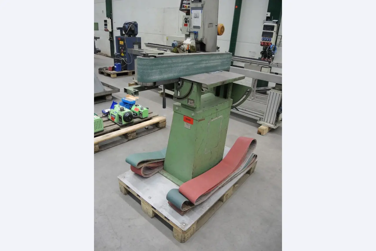 Chapas metálicas e máquinas para trabalhar metais<br><font size="2">Colaboração com Hilco Industrial Acquisitions bv</font><br><img src="/images/hil.png"><br>-1