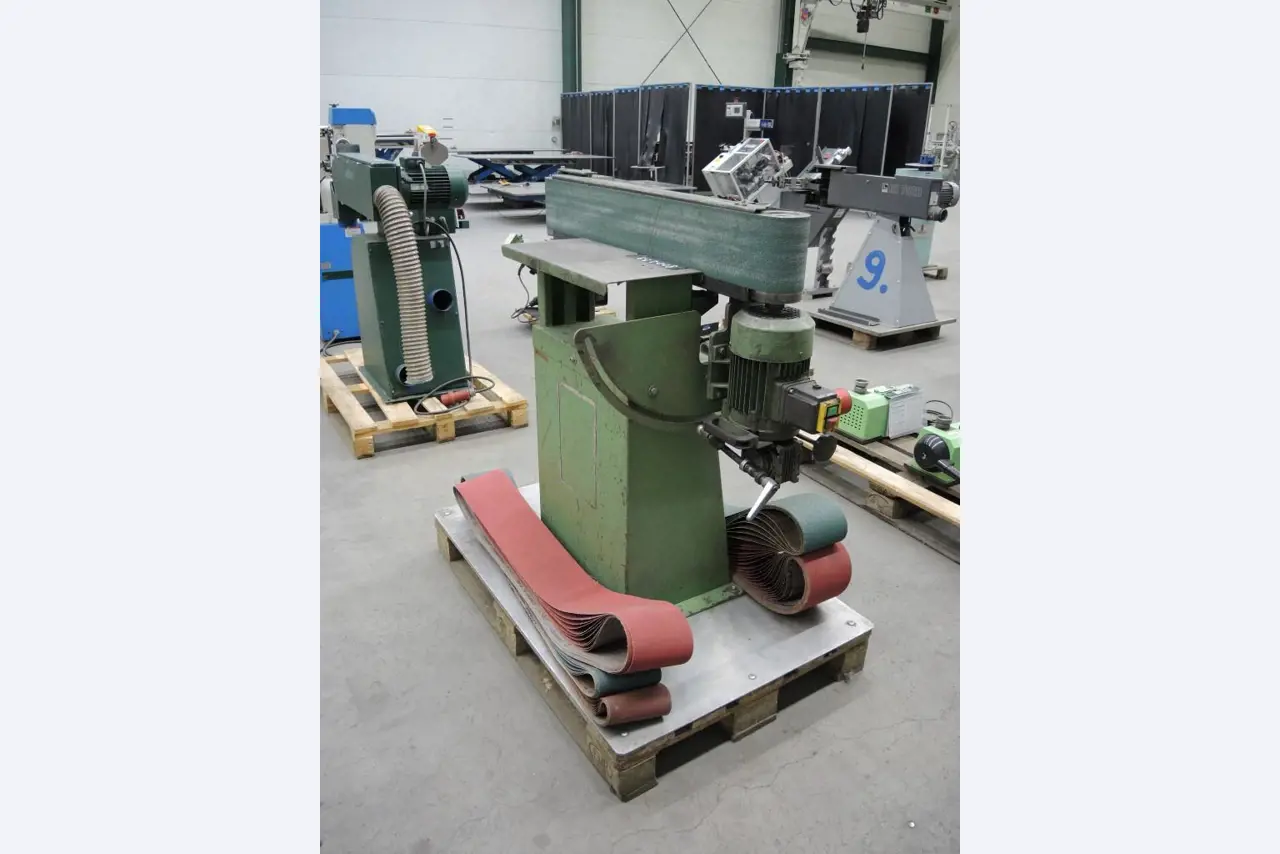 Chapas metálicas e máquinas para trabalhar metais<br><font size="2">Colaboração com Hilco Industrial Acquisitions bv</font><br><img src="/images/hil.png"><br>-3