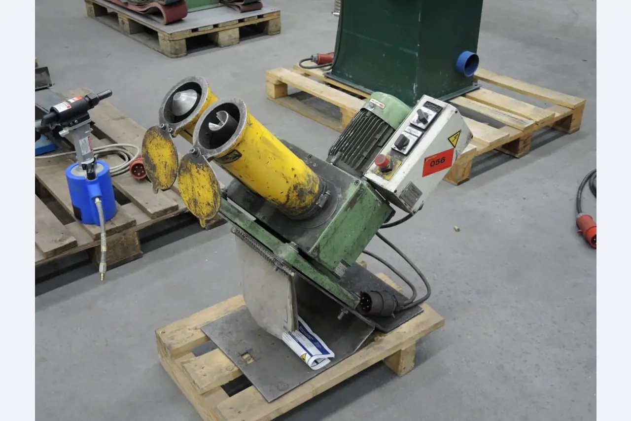 Chapas metálicas e máquinas para trabalhar metais<br><font size="2">Colaboração com Hilco Industrial Acquisitions bv</font><br><img src="/images/hil.png"><br>-1