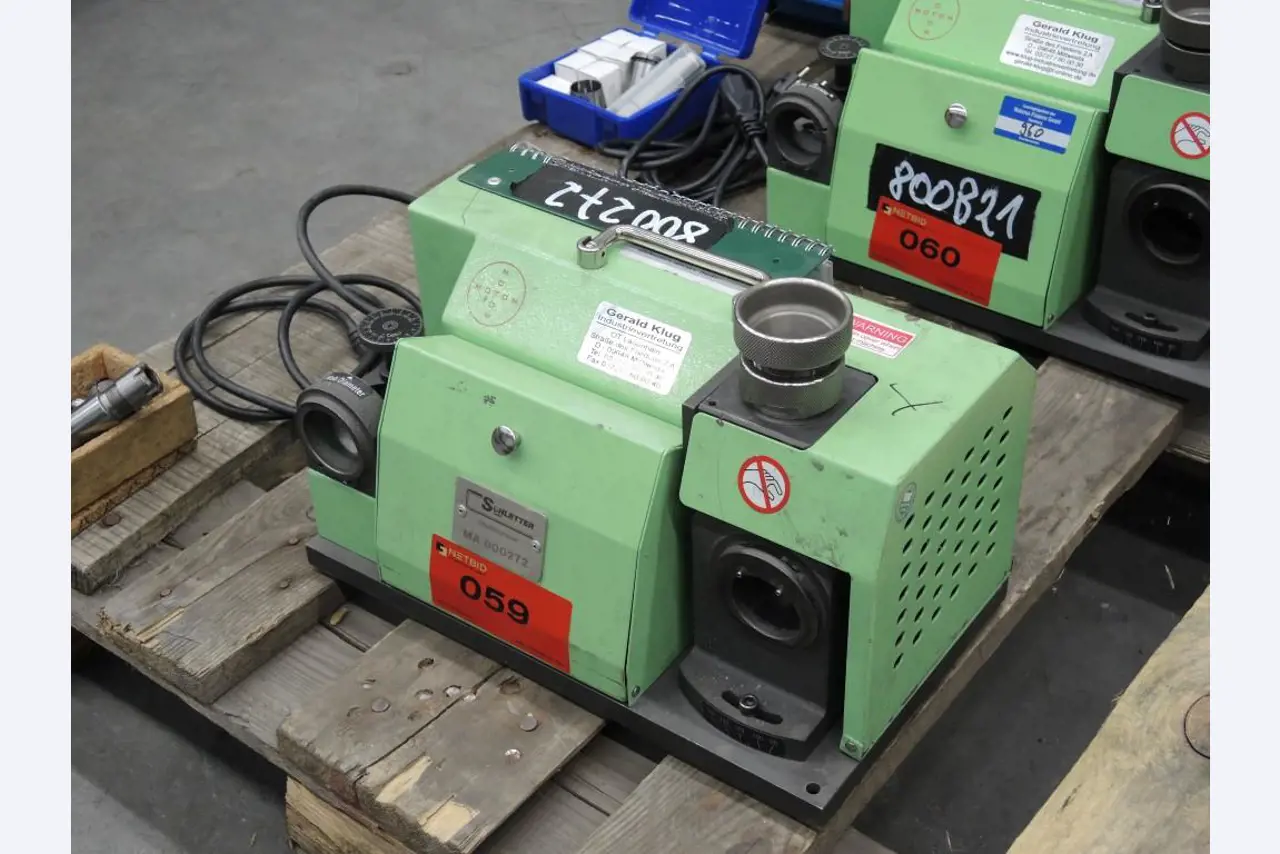 Chapas metálicas e máquinas para trabalhar metais<br><font size="2">Colaboração com Hilco Industrial Acquisitions bv</font><br><img src="/images/hil.png"><br>-1