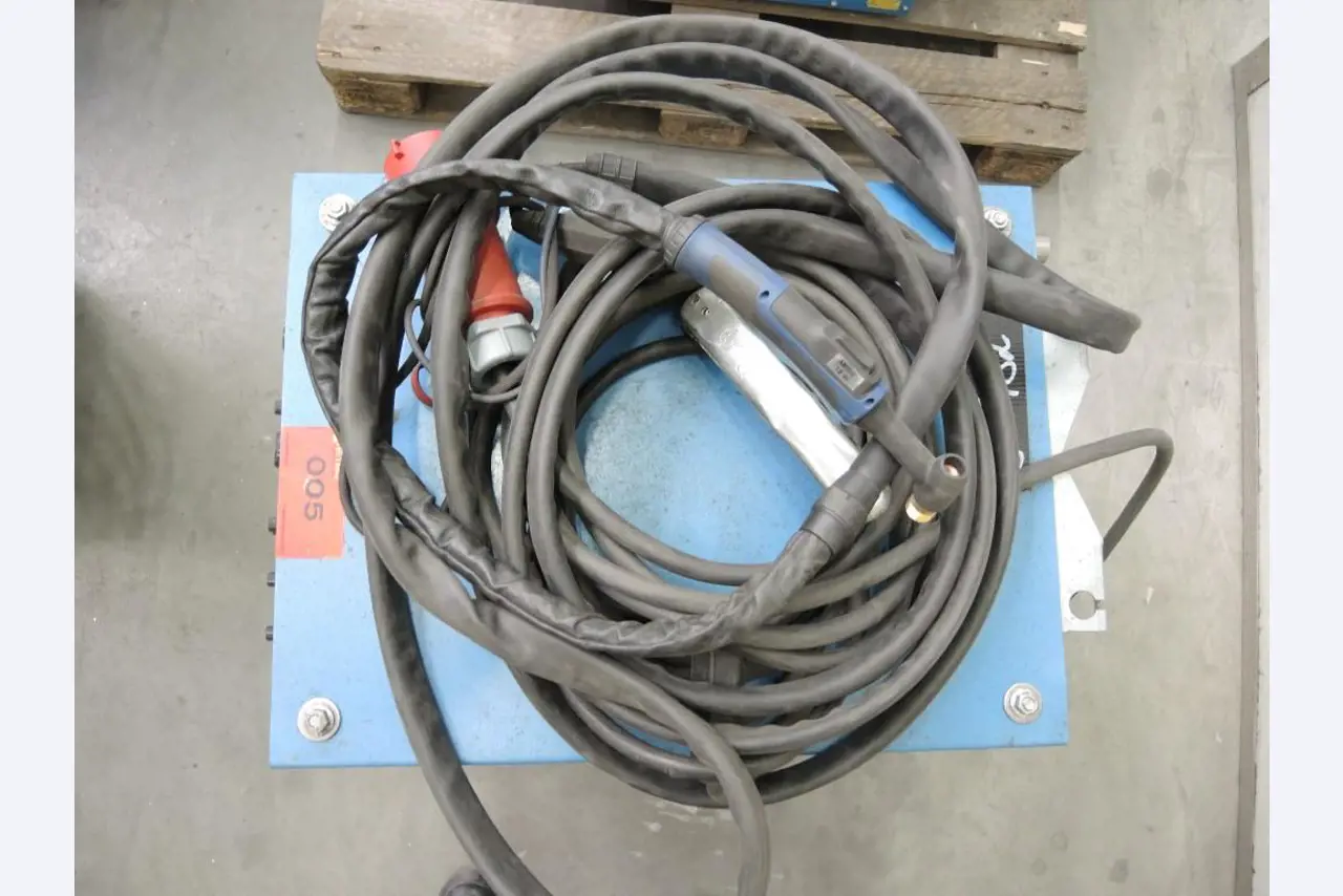 stroje na zpracování plechu a kovoobrábecí<br><font size="2">Ve spolupráci s firmo u Hilco Industrial Acquisitions bv</font><img src="/images/hilco-logo.png">
-5