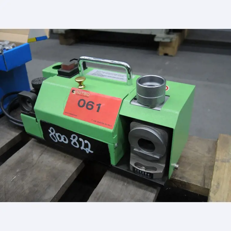 Chapas metálicas e máquinas para trabalhar metais<br><font size="2">Colaboração com Hilco Industrial Acquisitions bv</font><br><img src="/images/hil.png"><br>-1