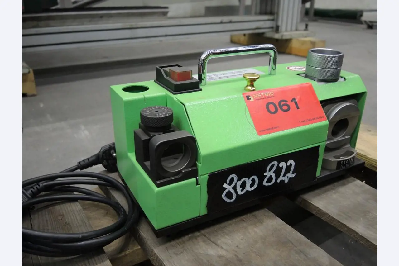 Chapas metálicas e máquinas para trabalhar metais<br><font size="2">Colaboração com Hilco Industrial Acquisitions bv</font><br><img src="/images/hil.png"><br>-3