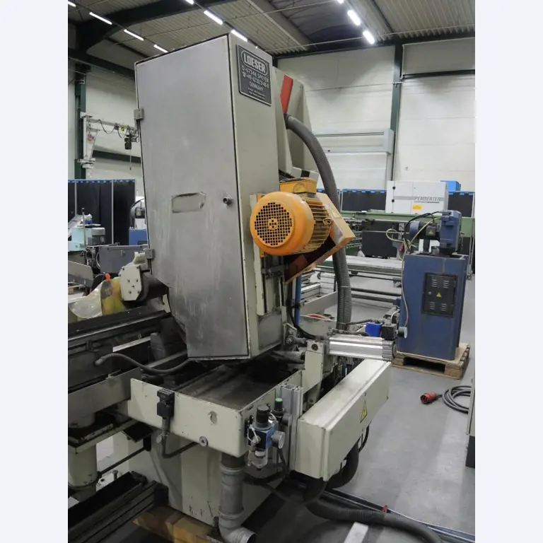 Chapas metálicas e máquinas para trabalhar metais<br><font size="2">Colaboração com Hilco Industrial Acquisitions bv</font><br><img src="/images/hil.png"><br>-3