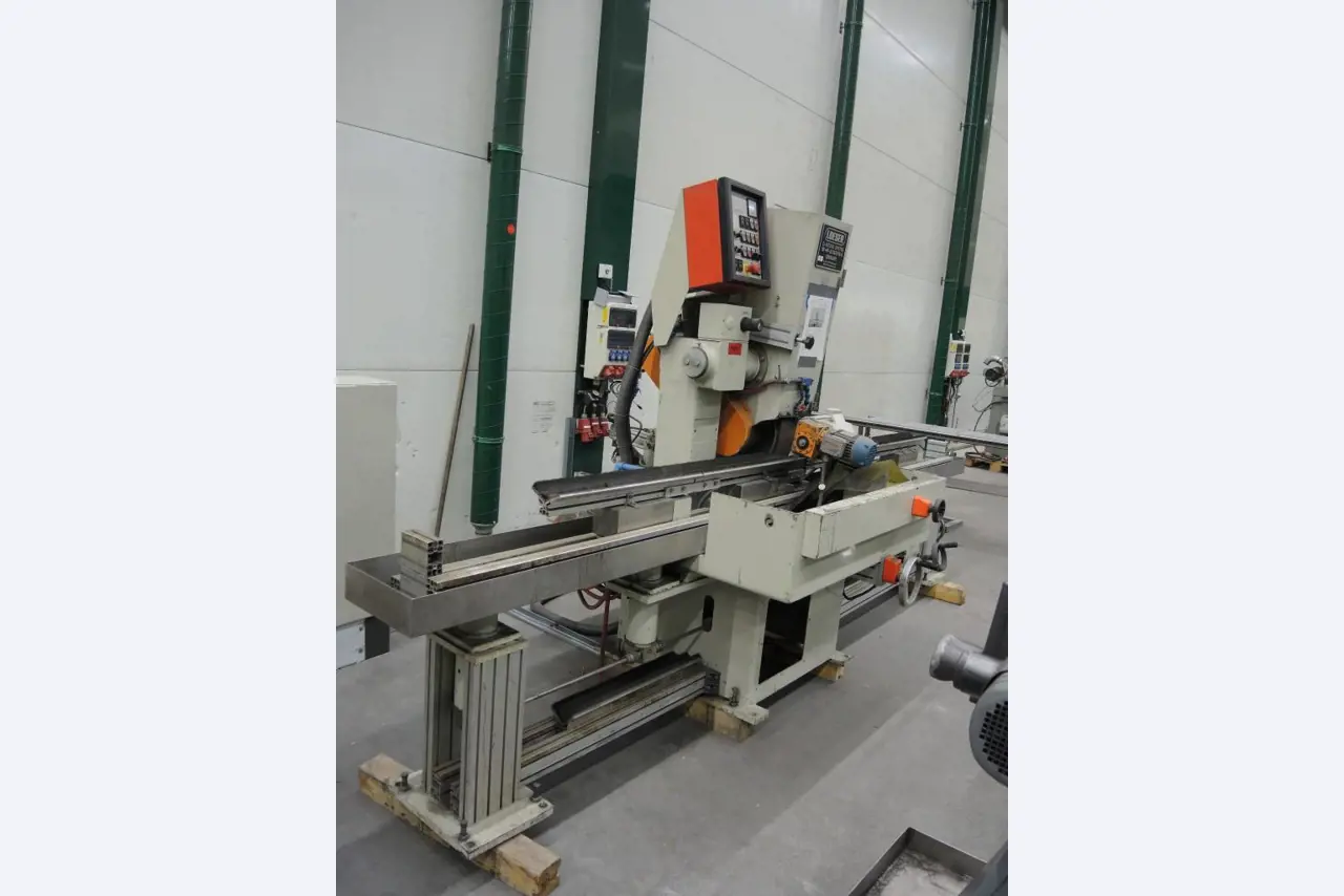 Chapas metálicas e máquinas para trabalhar metais<br><font size="2">Colaboração com Hilco Industrial Acquisitions bv</font><br><img src="/images/hil.png"><br>-5