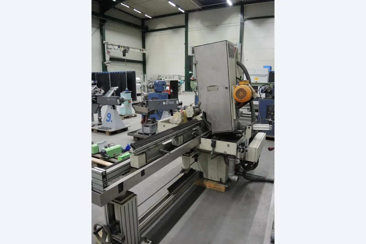 Chapas metálicas e máquinas para trabalhar metais<br><font size="2">Colaboração com Hilco Industrial Acquisitions bv</font><br><img src="/images/hil.png"><br>-8