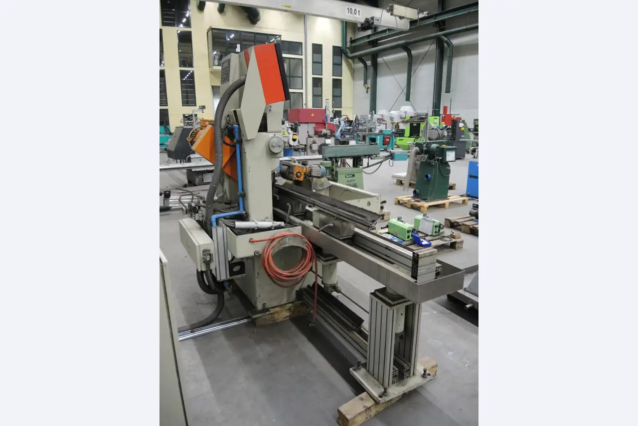 Chapas metálicas e máquinas para trabalhar metais<br><font size="2">Colaboração com Hilco Industrial Acquisitions bv</font><br><img src="/images/hil.png"><br>-9