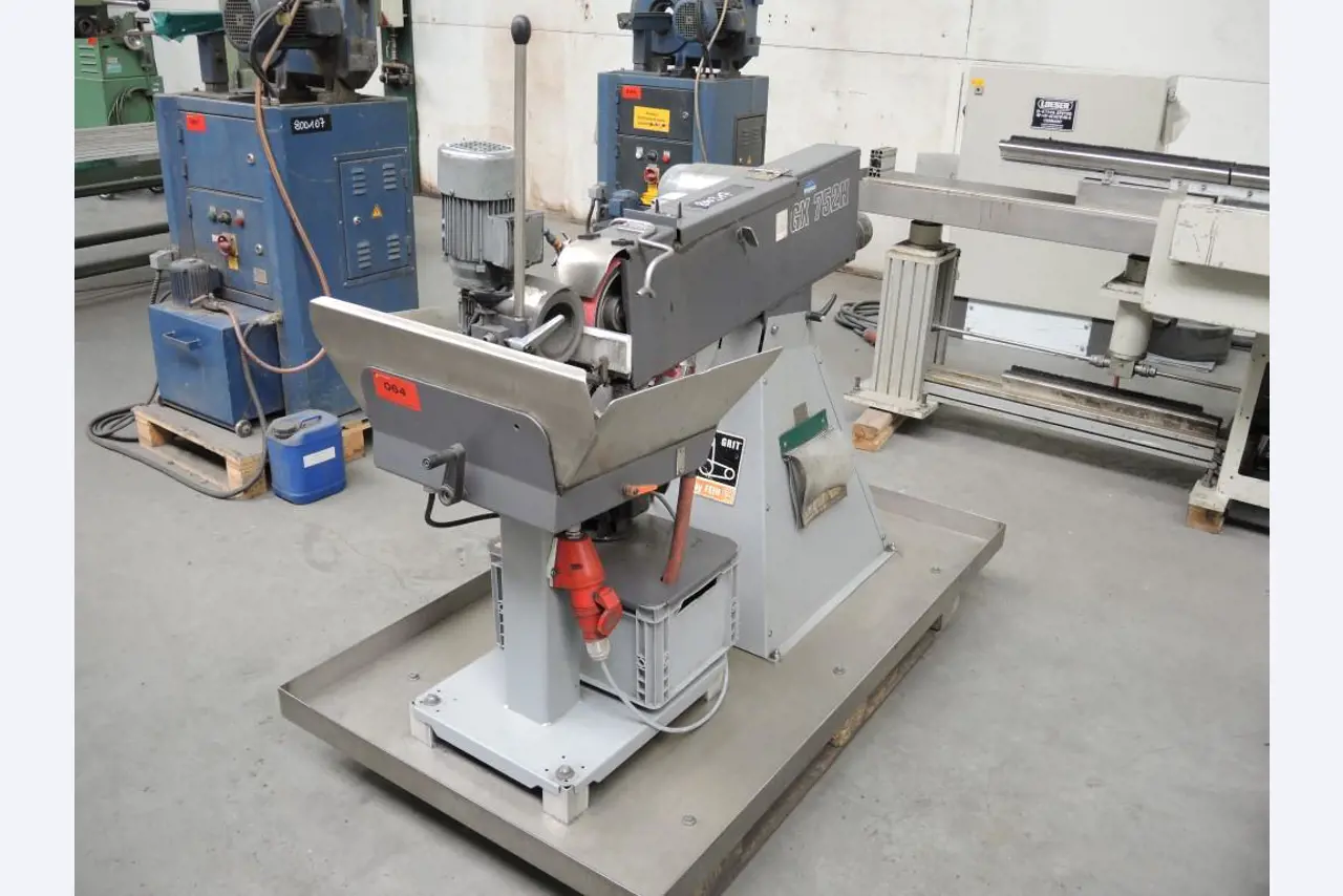 Chapas metálicas e máquinas para trabalhar metais<br><font size="2">Colaboração com Hilco Industrial Acquisitions bv</font><br><img src="/images/hil.png"><br>-1