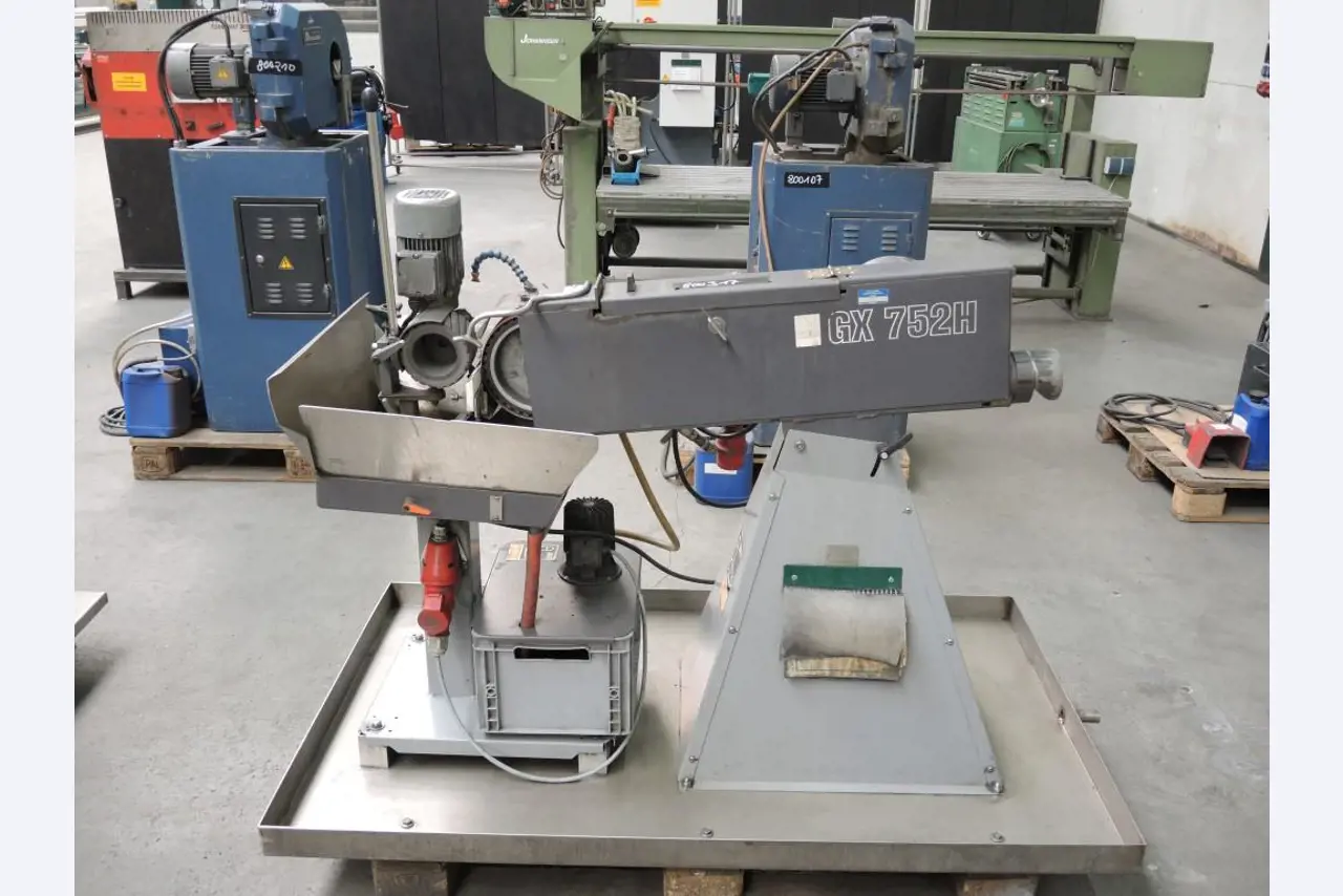 Chapas metálicas e máquinas para trabalhar metais<br><font size="2">Colaboração com Hilco Industrial Acquisitions bv</font><br><img src="/images/hil.png"><br>-2