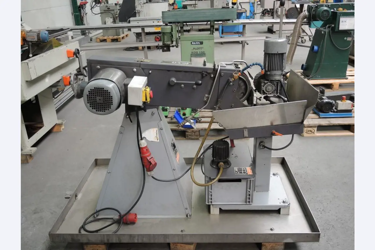 Chapas metálicas e máquinas para trabalhar metais<br><font size="2">Colaboração com Hilco Industrial Acquisitions bv</font><br><img src="/images/hil.png"><br>-3