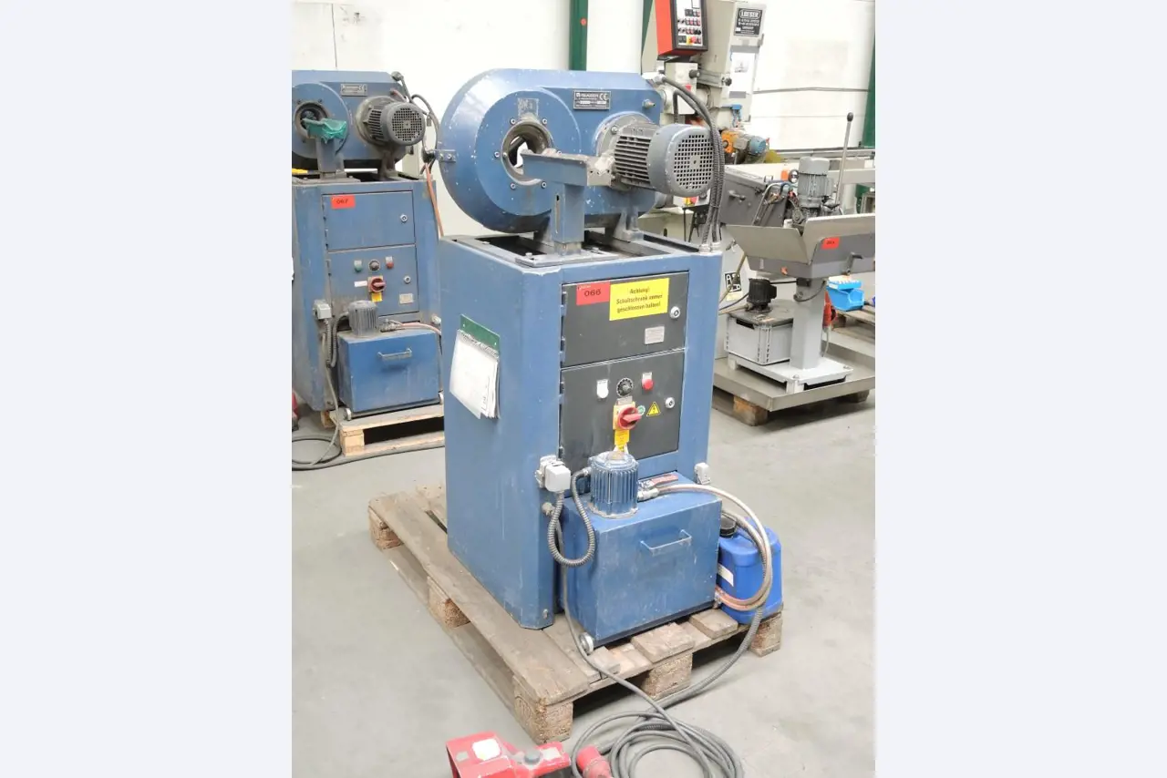 Chapas metálicas e máquinas para trabalhar metais<br><font size="2">Colaboração com Hilco Industrial Acquisitions bv</font><br><img src="/images/hil.png"><br>-1