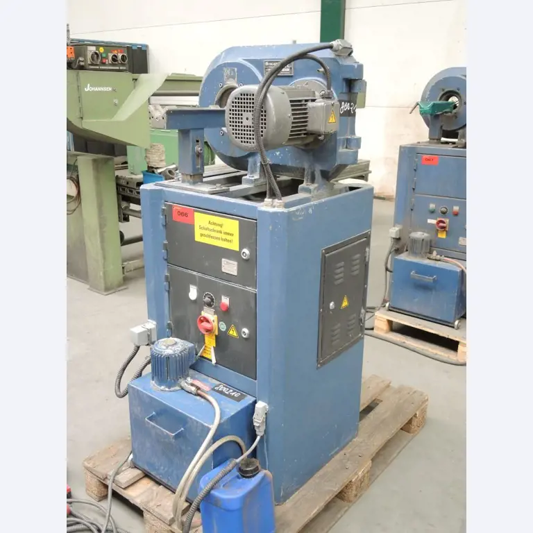 Chapas metálicas e máquinas para trabalhar metais<br><font size="2">Colaboração com Hilco Industrial Acquisitions bv</font><br><img src="/images/hil.png"><br>-2