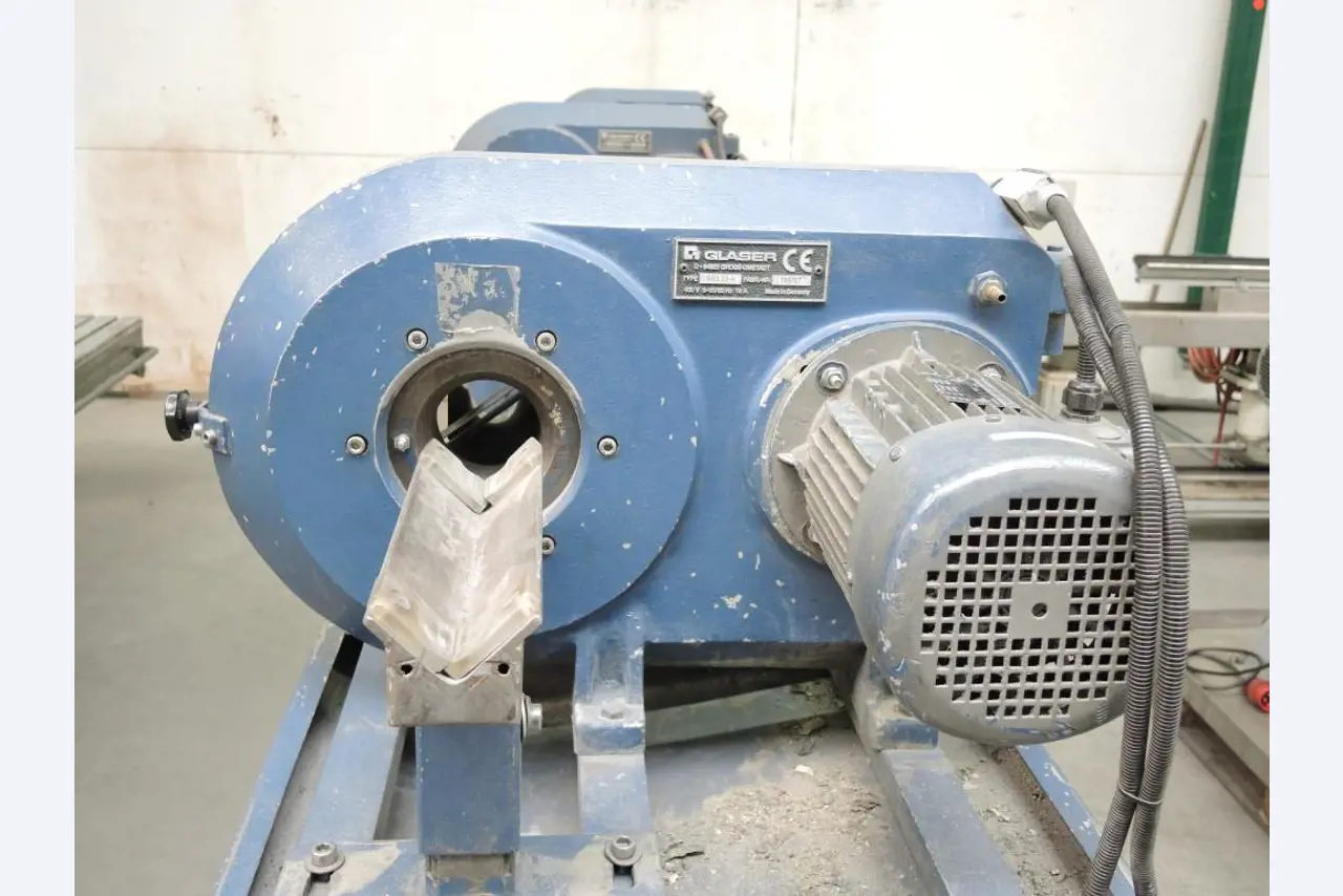 Chapas metálicas e máquinas para trabalhar metais<br><font size="2">Colaboração com Hilco Industrial Acquisitions bv</font><br><img src="/images/hil.png"><br>-3