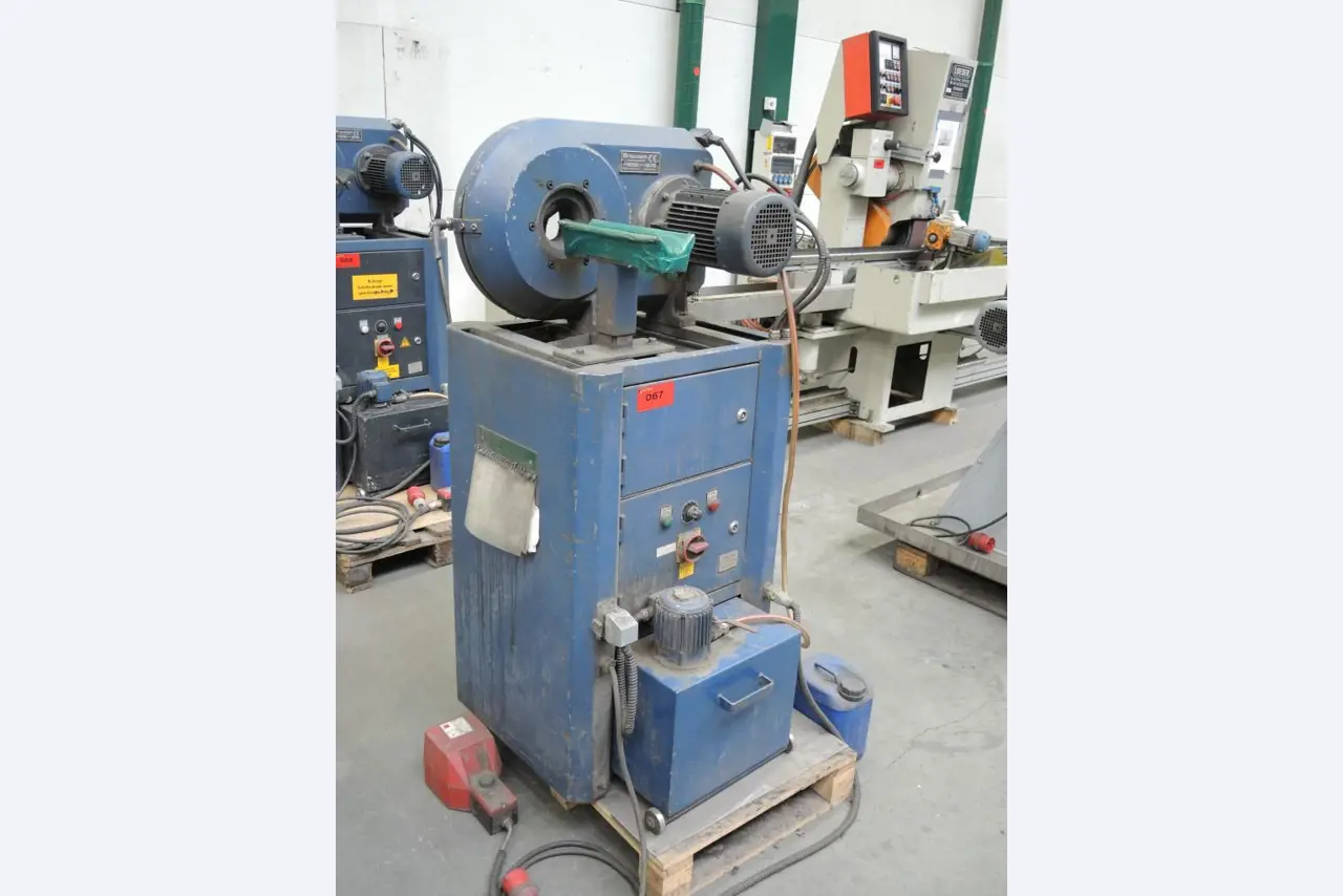 Chapas metálicas e máquinas para trabalhar metais<br><font size="2">Colaboração com Hilco Industrial Acquisitions bv</font><br><img src="/images/hil.png"><br>-1