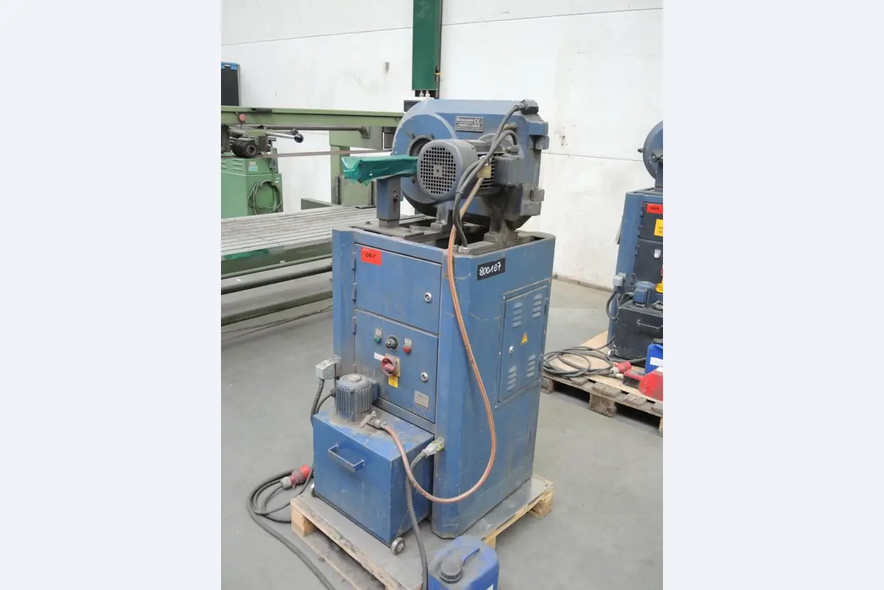 Chapas metálicas e máquinas para trabalhar metais<br><font size="2">Colaboração com Hilco Industrial Acquisitions bv</font><br><img src="/images/hil.png"><br>-2