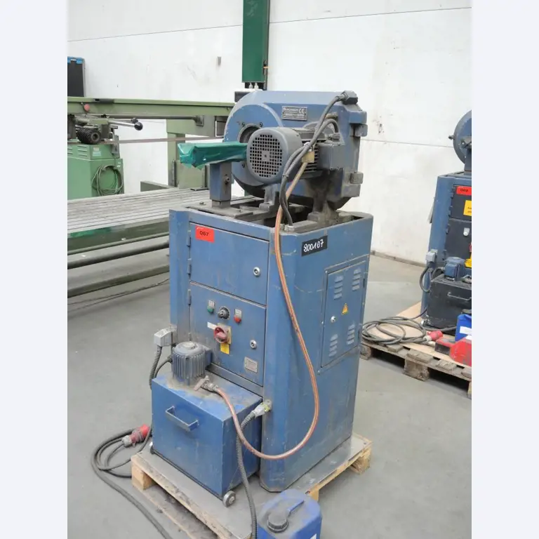 Chapas metálicas e máquinas para trabalhar metais<br><font size="2">Colaboração com Hilco Industrial Acquisitions bv</font><br><img src="/images/hil.png"><br>-2