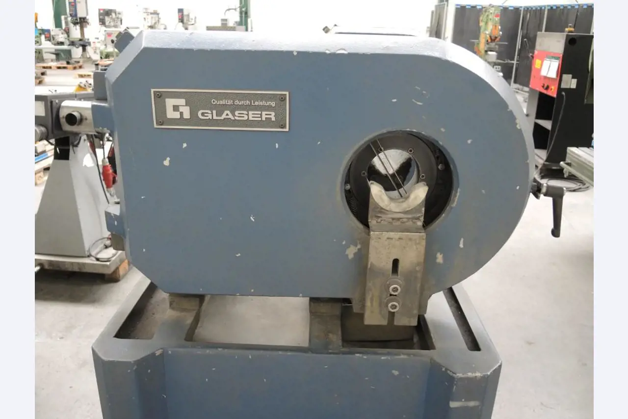 Chapas metálicas e máquinas para trabalhar metais<br><font size="2">Colaboração com Hilco Industrial Acquisitions bv</font><br><img src="/images/hil.png"><br>-5