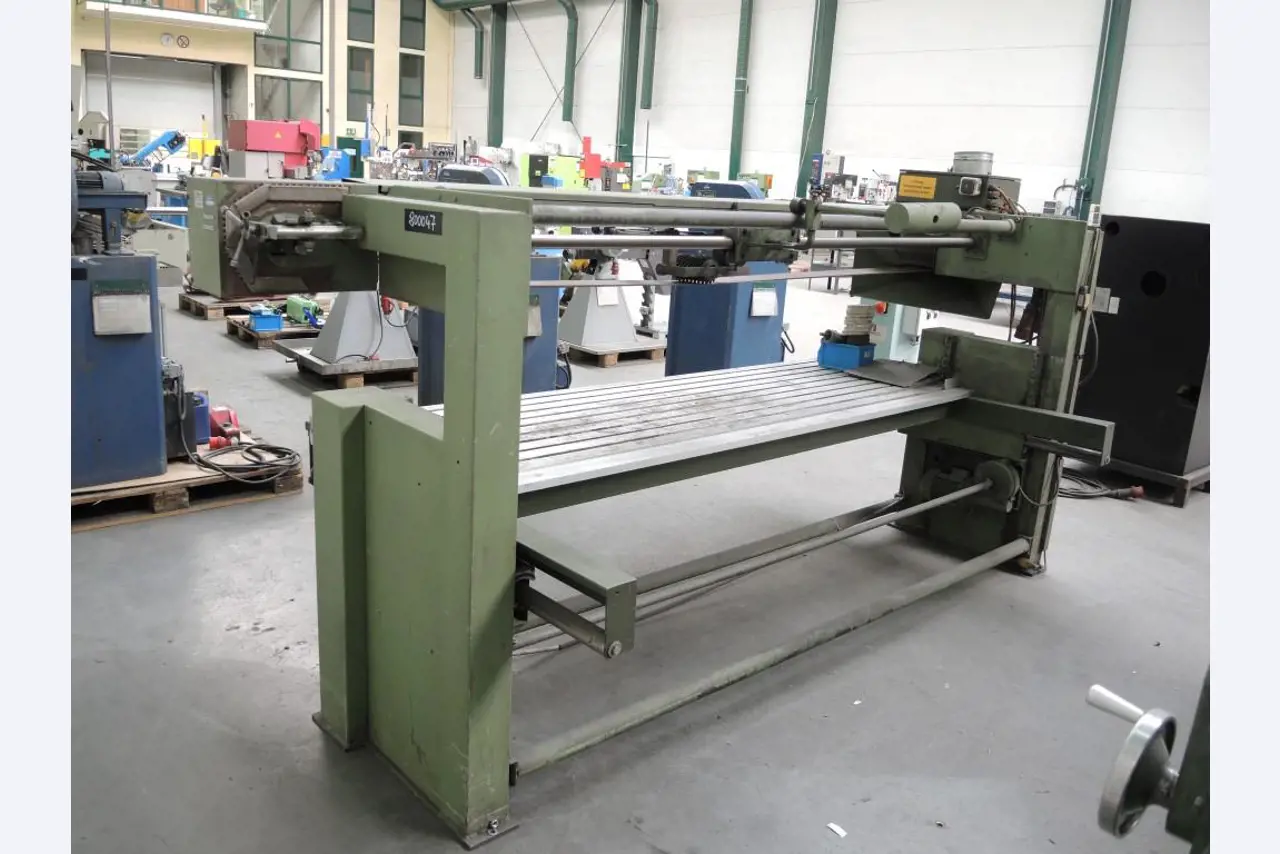 Chapas metálicas e máquinas para trabalhar metais<br><font size="2">Colaboração com Hilco Industrial Acquisitions bv</font><br><img src="/images/hil.png"><br>-3