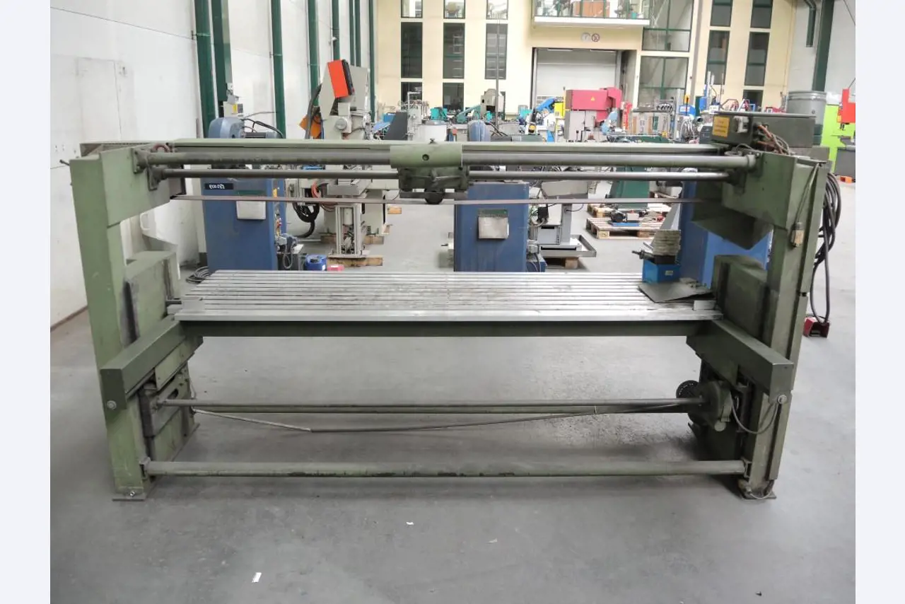 Chapas metálicas e máquinas para trabalhar metais<br><font size="2">Colaboração com Hilco Industrial Acquisitions bv</font><br><img src="/images/hil.png"><br>-4