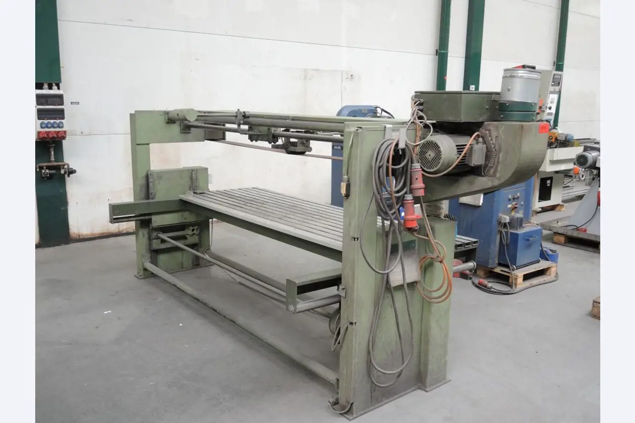 Chapas metálicas e máquinas para trabalhar metais<br><font size="2">Colaboração com Hilco Industrial Acquisitions bv</font><br><img src="/images/hil.png"><br>-5