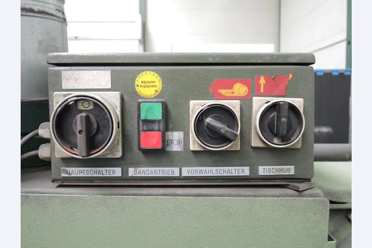 Chapas metálicas e máquinas para trabalhar metais<br><font size="2">Colaboração com Hilco Industrial Acquisitions bv</font><br><img src="/images/hil.png"><br>-6