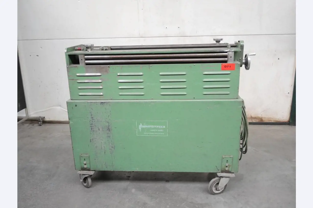 Chapas metálicas e máquinas para trabalhar metais<br><font size="2">Colaboração com Hilco Industrial Acquisitions bv</font><br><img src="/images/hil.png"><br>-5