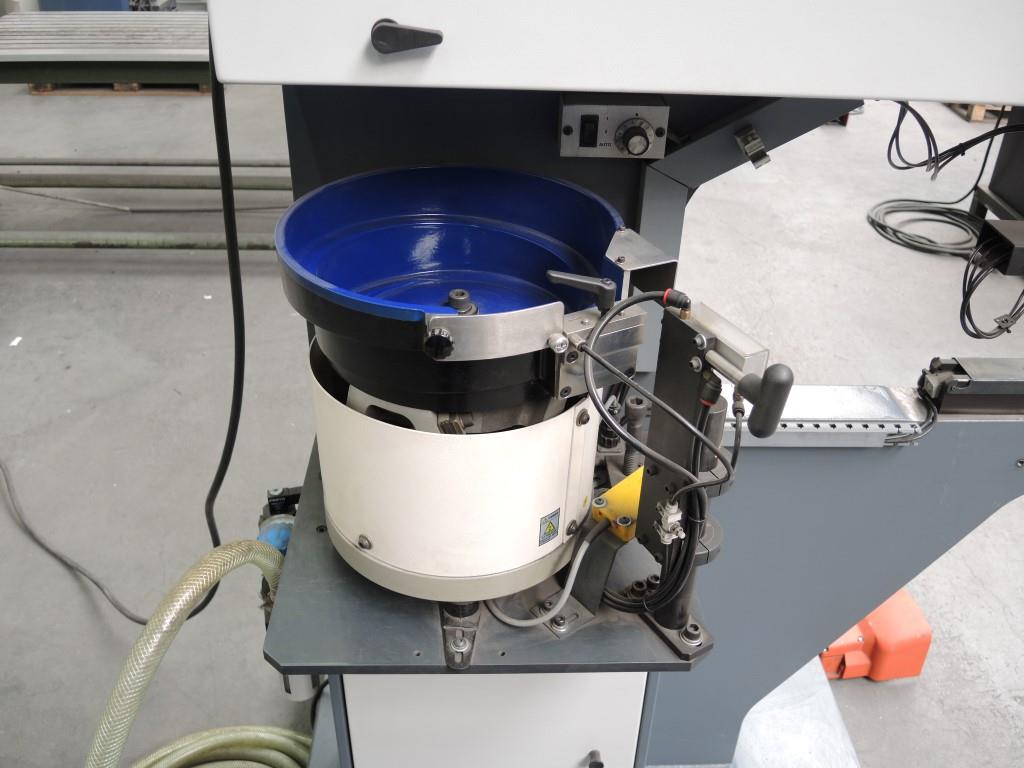 Chapas metálicas e máquinas para trabalhar metais<br><font size="2">Colaboração com Hilco Industrial Acquisitions bv</font><br><img src="/images/hil.png"><br>-10