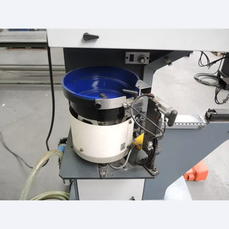 Chapas metálicas e máquinas para trabalhar metais<br><font size="2">Colaboração com Hilco Industrial Acquisitions bv</font><br><img src="/images/hil.png"><br>-10