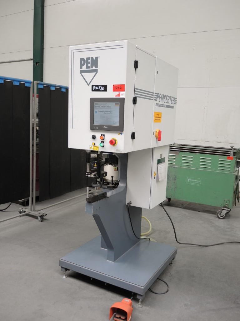 Chapas metálicas e máquinas para trabalhar metais<br><font size="2">Colaboração com Hilco Industrial Acquisitions bv</font><br><img src="/images/hil.png"><br>-1