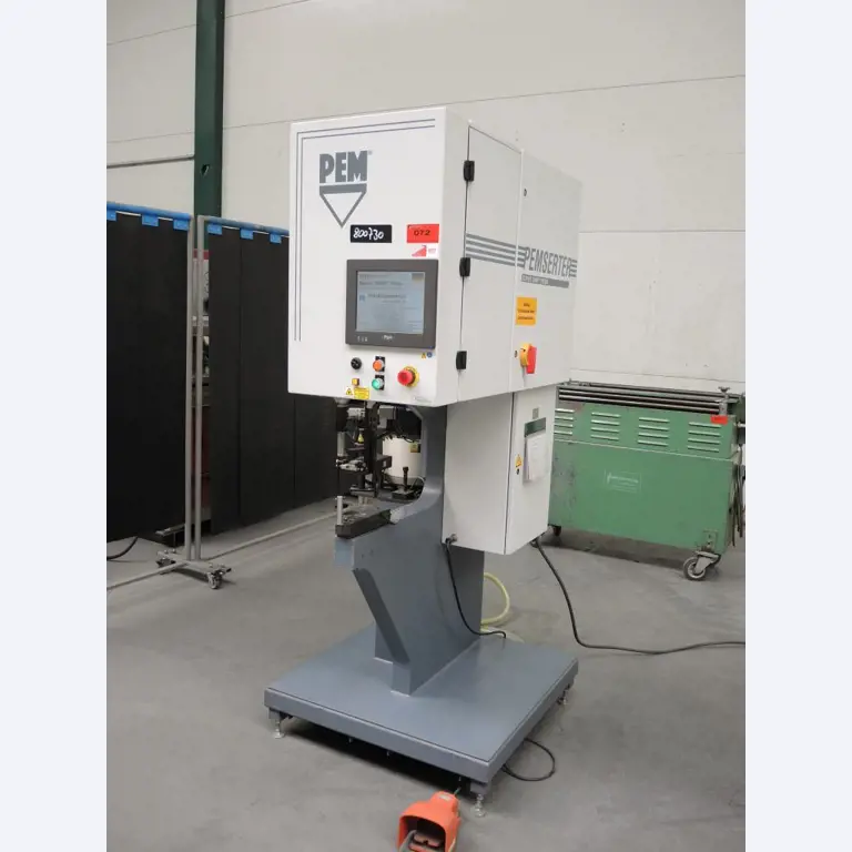 Chapas metálicas e máquinas para trabalhar metais<br><font size="2">Colaboração com Hilco Industrial Acquisitions bv</font><br><img src="/images/hil.png"><br>-1