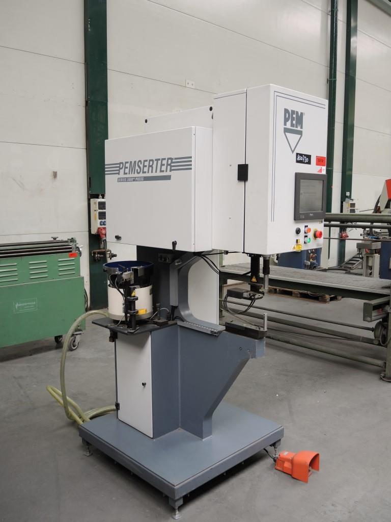 Chapas metálicas e máquinas para trabalhar metais<br><font size="2">Colaboração com Hilco Industrial Acquisitions bv</font><br><img src="/images/hil.png"><br>-6