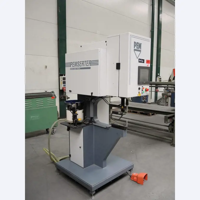 Chapas metálicas e máquinas para trabalhar metais<br><font size="2">Colaboração com Hilco Industrial Acquisitions bv</font><br><img src="/images/hil.png"><br>-6