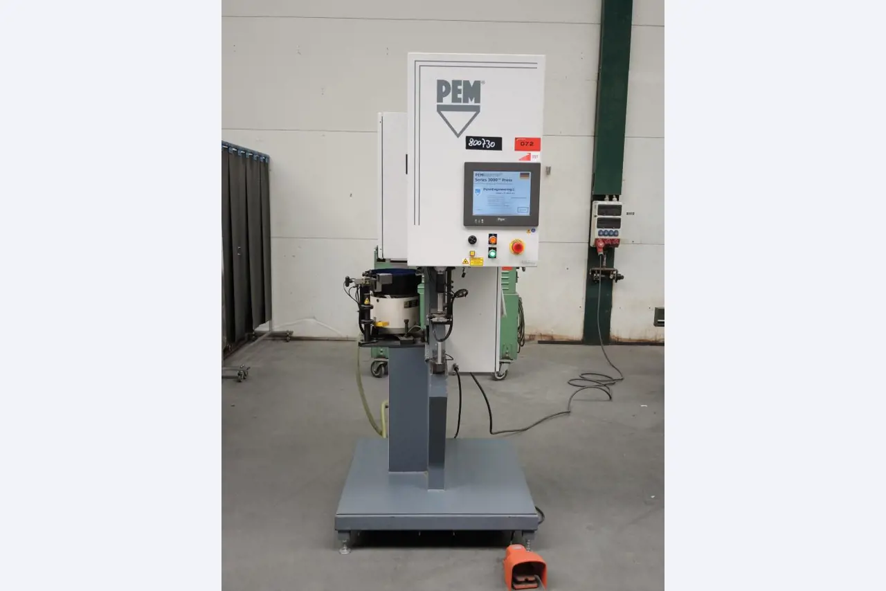 Chapas metálicas e máquinas para trabalhar metais<br><font size="2">Colaboração com Hilco Industrial Acquisitions bv</font><br><img src="/images/hil.png"><br>-7