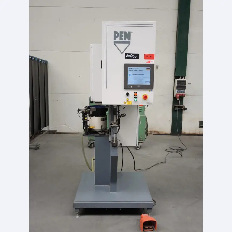 Chapas metálicas e máquinas para trabalhar metais<br><font size="2">Colaboração com Hilco Industrial Acquisitions bv</font><br><img src="/images/hil.png"><br>-7