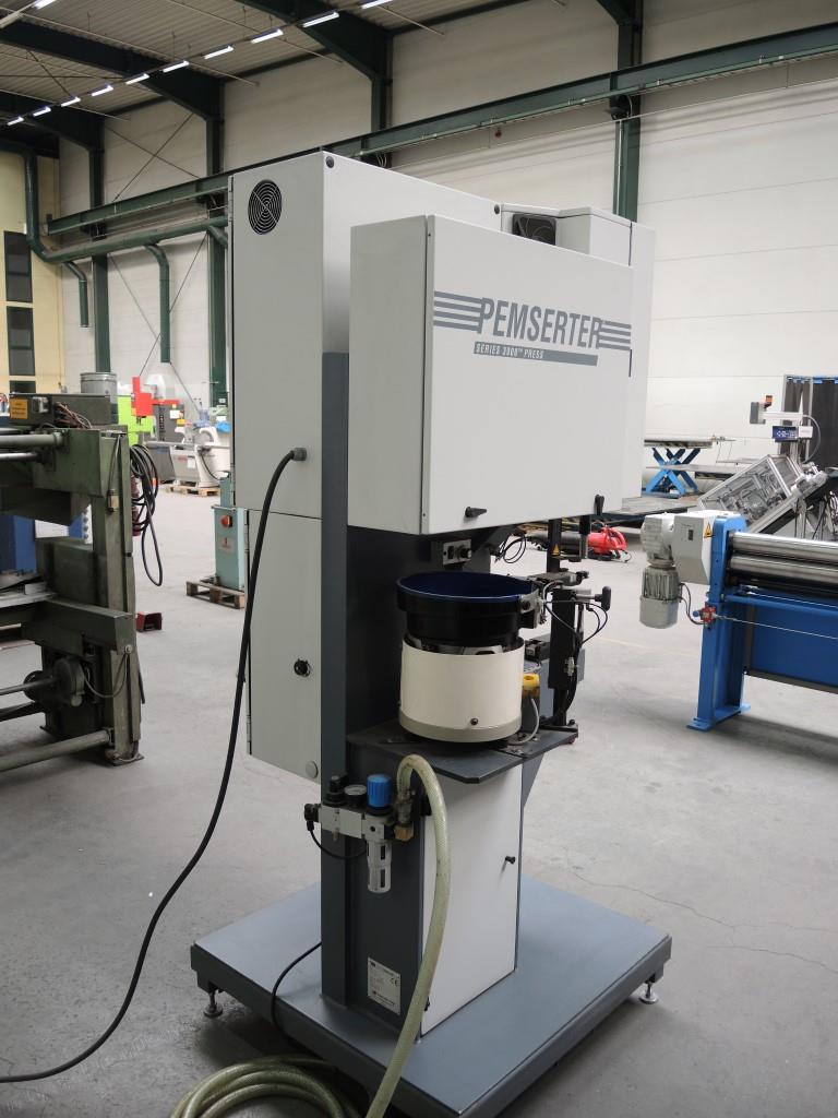 Chapas metálicas e máquinas para trabalhar metais<br><font size="2">Colaboração com Hilco Industrial Acquisitions bv</font><br><img src="/images/hil.png"><br>-8