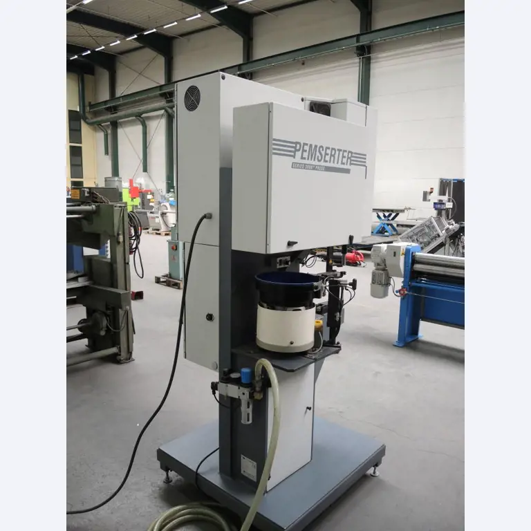 Chapas metálicas e máquinas para trabalhar metais<br><font size="2">Colaboração com Hilco Industrial Acquisitions bv</font><br><img src="/images/hil.png"><br>-8