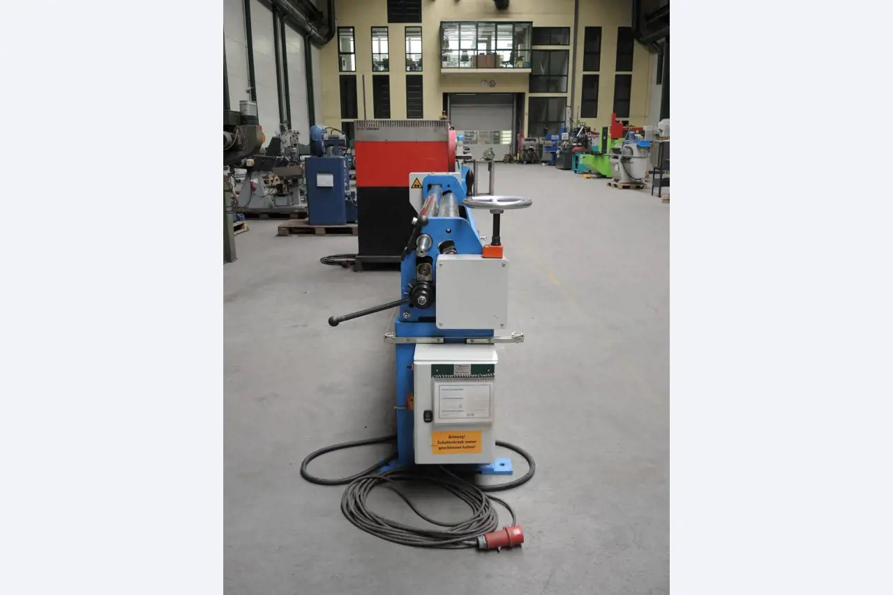 Chapas metálicas e máquinas para trabalhar metais<br><font size="2">Colaboração com Hilco Industrial Acquisitions bv</font><br><img src="/images/hil.png"><br>-4