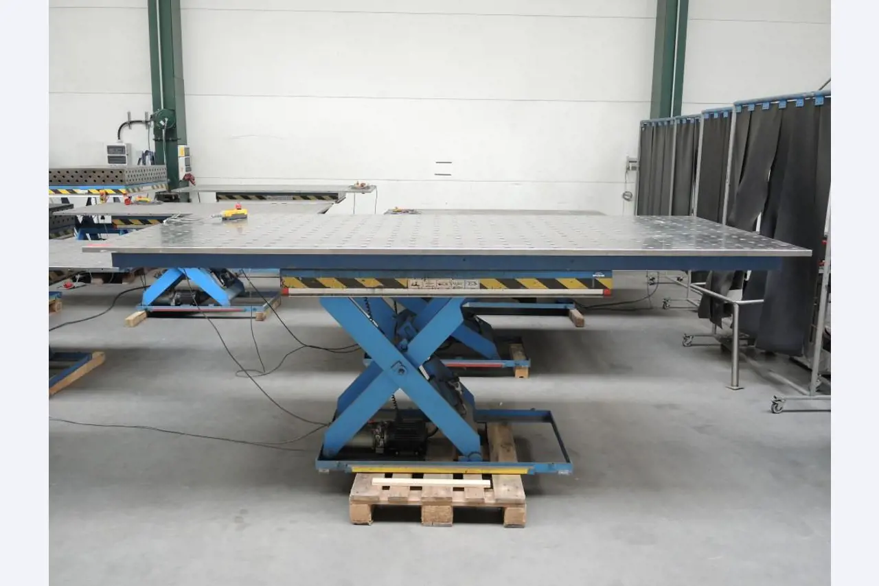 Chapas metálicas e máquinas para trabalhar metais<br><font size="2">Colaboração com Hilco Industrial Acquisitions bv</font><br><img src="/images/hil.png"><br>-2