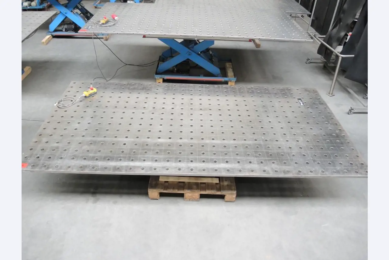 Chapas metálicas e máquinas para trabalhar metais<br><font size="2">Colaboração com Hilco Industrial Acquisitions bv</font><br><img src="/images/hil.png"><br>-4