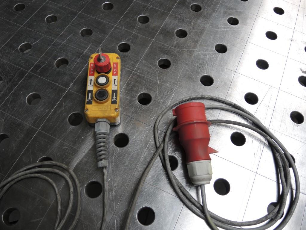 Chapas metálicas e máquinas para trabalhar metais<br><font size="2">Colaboração com Hilco Industrial Acquisitions bv</font><br><img src="/images/hil.png"><br>-6