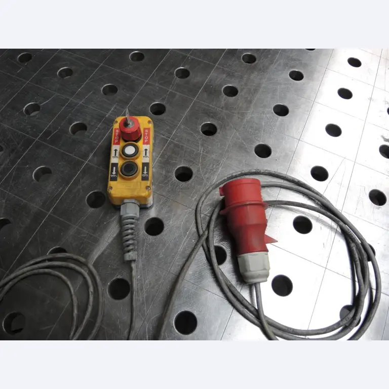 Chapas metálicas e máquinas para trabalhar metais<br><font size="2">Colaboração com Hilco Industrial Acquisitions bv</font><br><img src="/images/hil.png"><br>-6