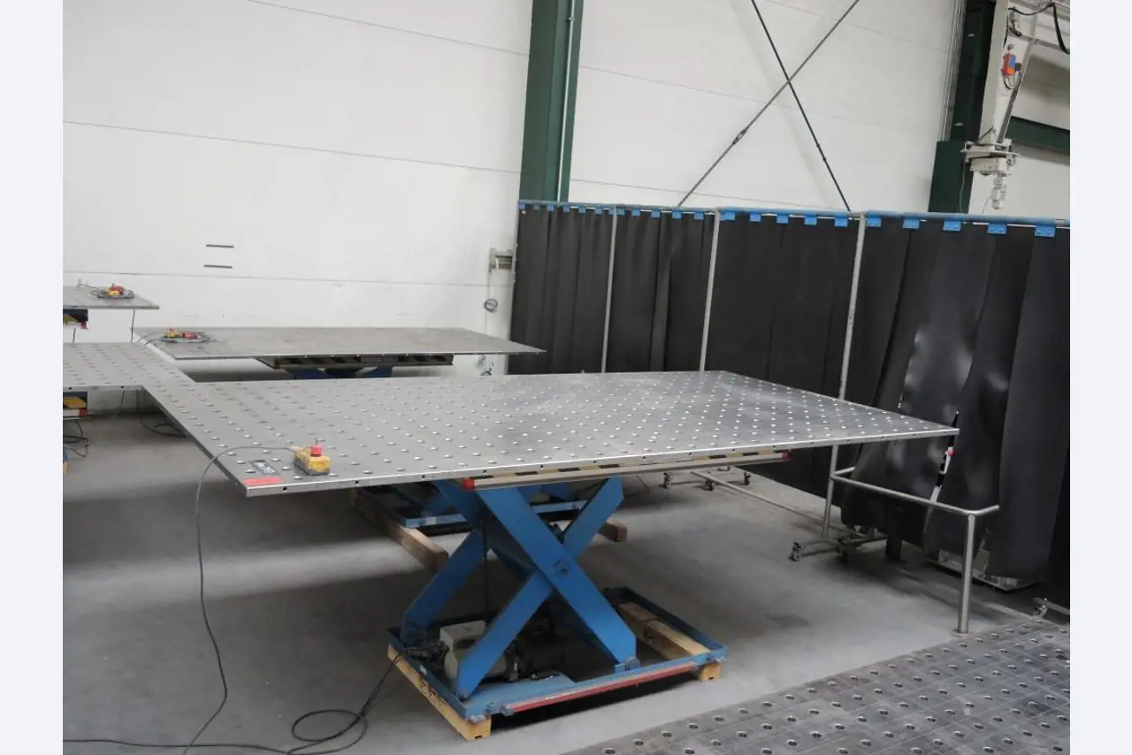 Chapas metálicas e máquinas para trabalhar metais<br><font size="2">Colaboração com Hilco Industrial Acquisitions bv</font><br><img src="/images/hil.png"><br>-1