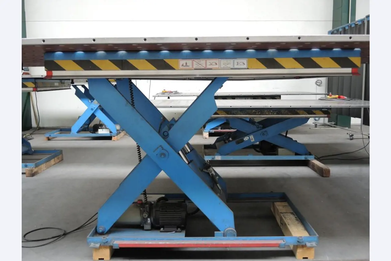 Chapas metálicas e máquinas para trabalhar metais<br><font size="2">Colaboração com Hilco Industrial Acquisitions bv</font><br><img src="/images/hil.png"><br>-3