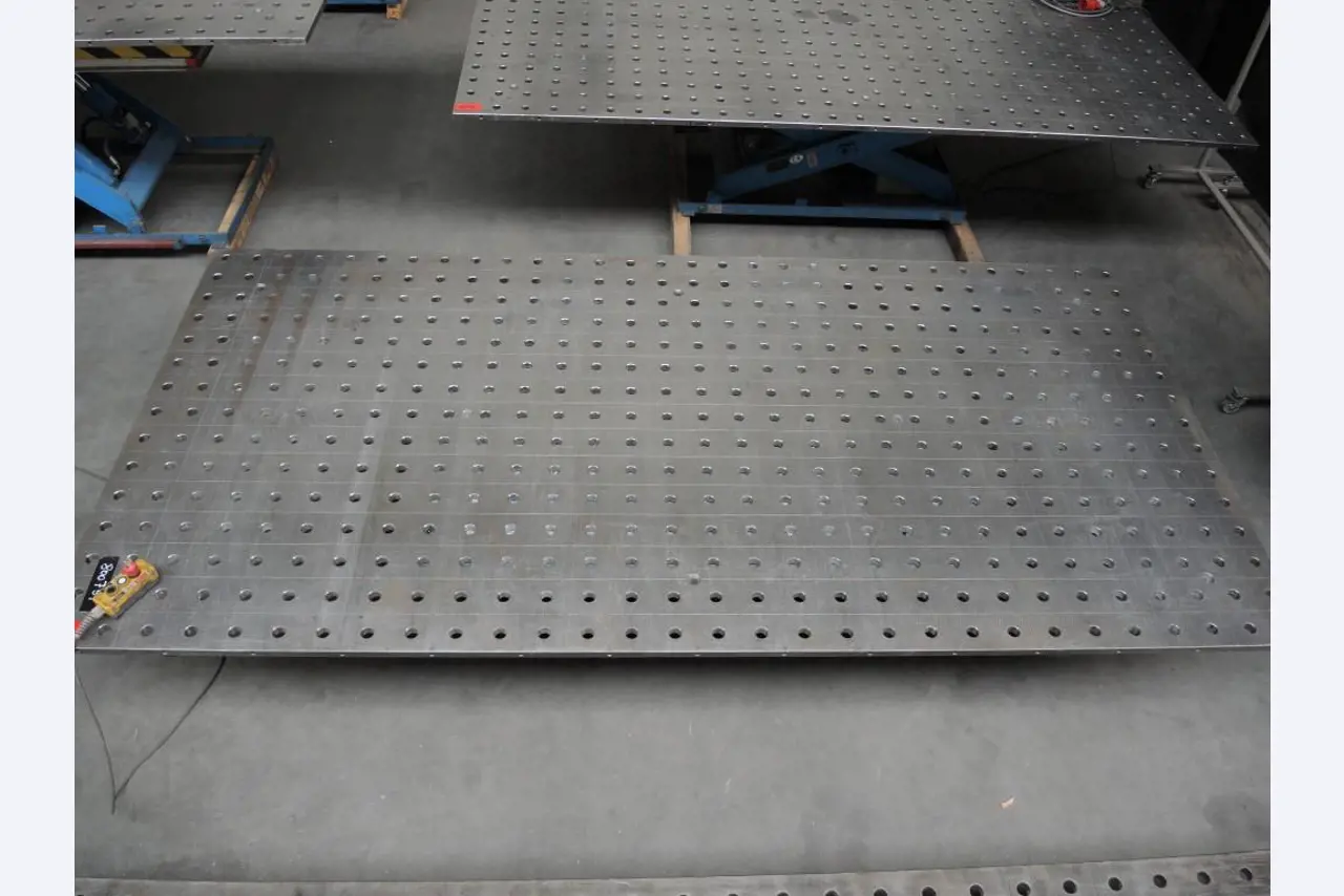 Chapas metálicas e máquinas para trabalhar metais<br><font size="2">Colaboração com Hilco Industrial Acquisitions bv</font><br><img src="/images/hil.png"><br>-5