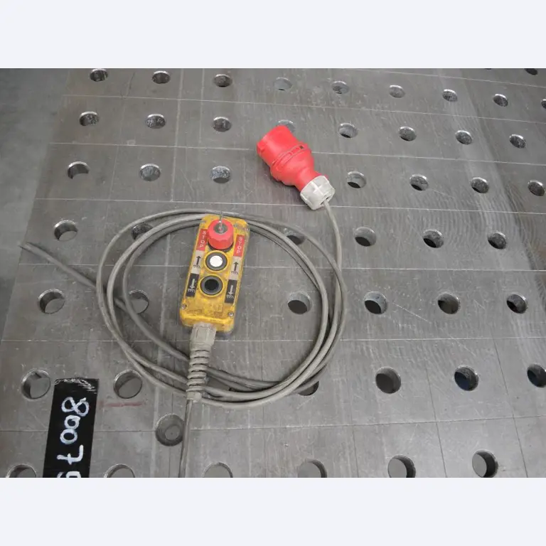 Chapas metálicas e máquinas para trabalhar metais<br><font size="2">Colaboração com Hilco Industrial Acquisitions bv</font><br><img src="/images/hil.png"><br>-6