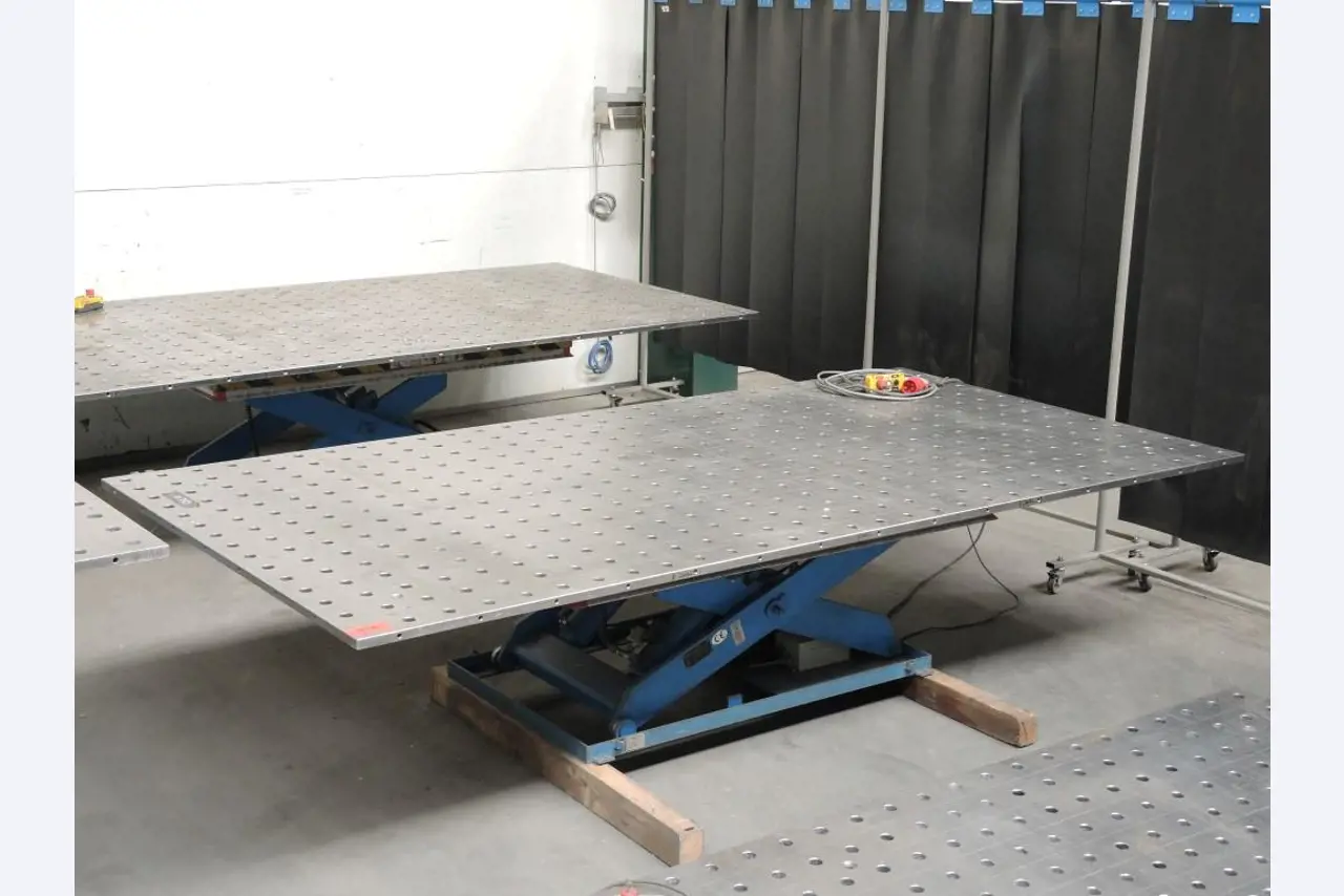 Chapas metálicas e máquinas para trabalhar metais<br><font size="2">Colaboração com Hilco Industrial Acquisitions bv</font><br><img src="/images/hil.png"><br>-1