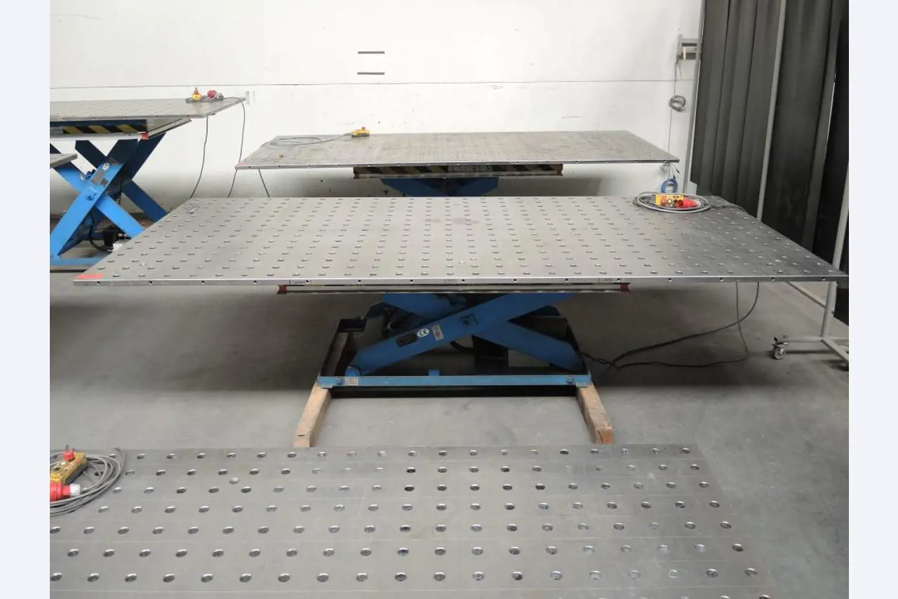 Chapas metálicas e máquinas para trabalhar metais<br><font size="2">Colaboração com Hilco Industrial Acquisitions bv</font><br><img src="/images/hil.png"><br>-2