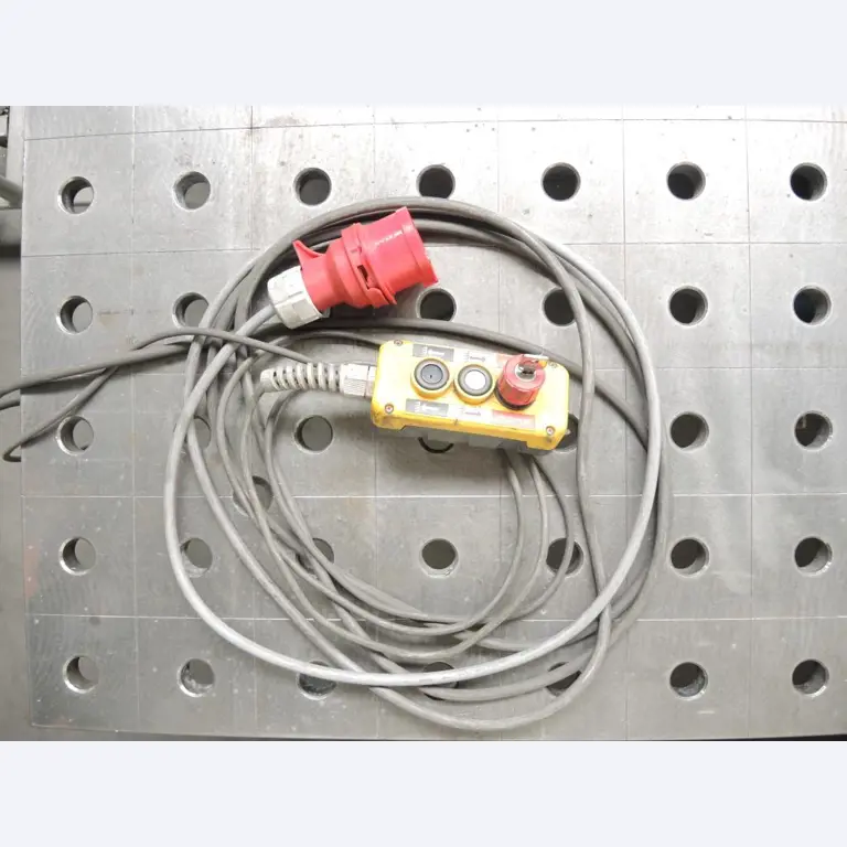 Chapas metálicas e máquinas para trabalhar metais<br><font size="2">Colaboração com Hilco Industrial Acquisitions bv</font><br><img src="/images/hil.png"><br>-4